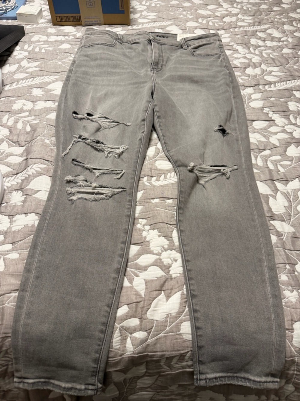 **NWT*** American Eagle Grey Distressed Women's Jeans